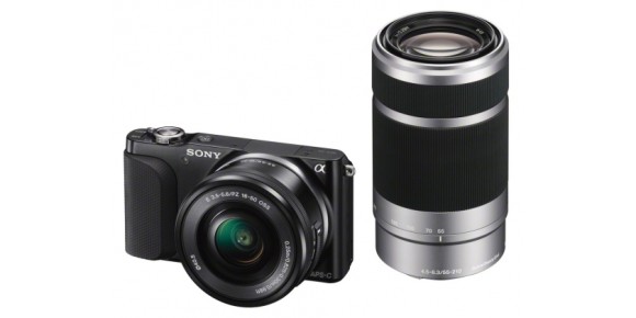 Sony Alpha NEX-3N mit 16-50mm und 55-210mm Objektiv. Bild: sony.de